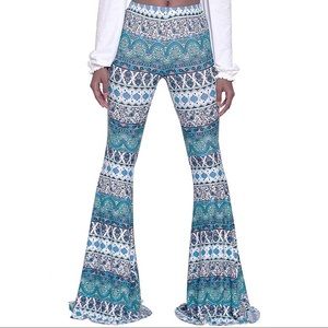 High-Waisted Blue Paisley Flared Yoga Leggings